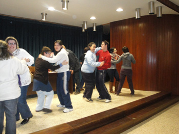 La música se contagia y todos los pies se ponen a bailar.